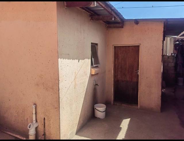 2 BEDROOM DUPLEX FOR SALE IN OLIEVENHOUTBOSCH
